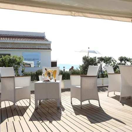 아파트 Charmante Mit Grosser Terrasse